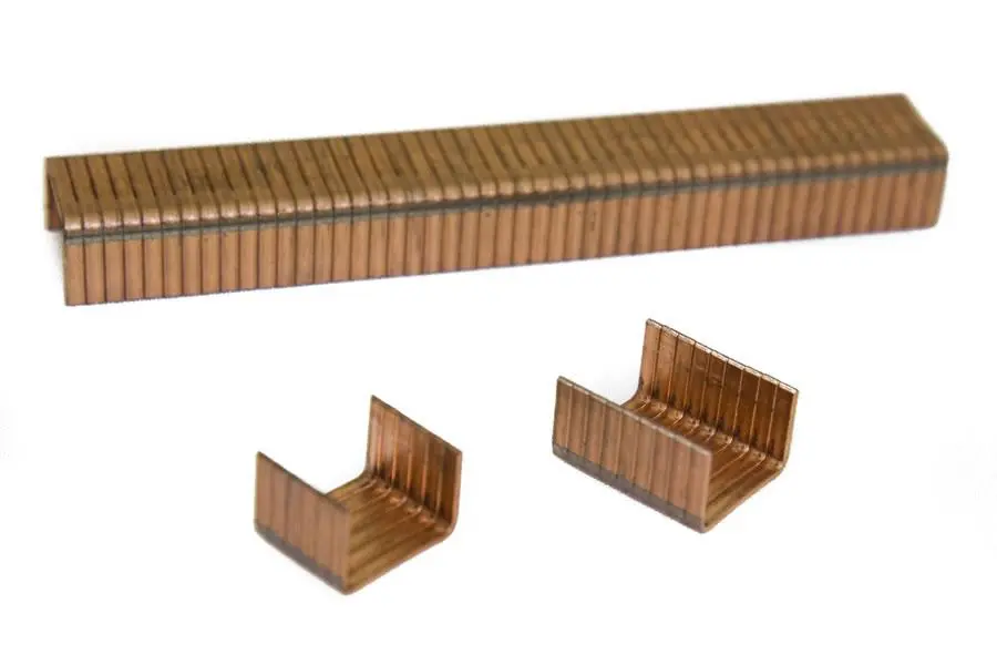Broches para abrochadora 5/8 cobreados x5000 u.